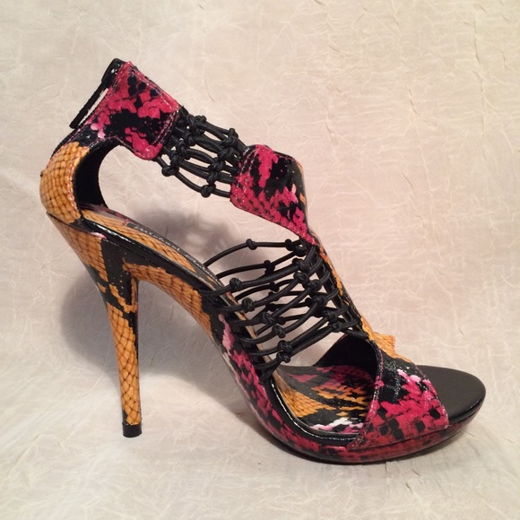 𝐌𝐈𝐂𝐇𝐀𝐄𝐋 𝐀𝐍𝐓𝐎𝐍𝐈𝐎 High Heel Sandal - Picture 6 of 12